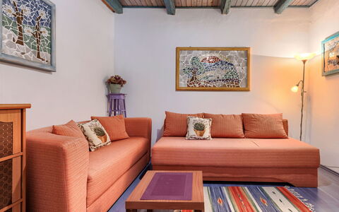 Nina: Mobilia, Divano, Interior Design, Parete, Pavimentazione, Pavimento, Legna, Soggiorno, Appartamento, Cuscino