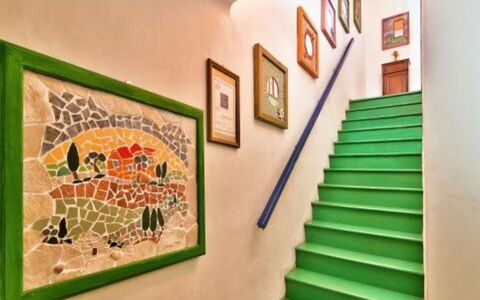 Helena: Mobilia, Interior Design, Pavimentazione, Pavimento, Tavolo, Legna, Soffitto, Sedia, Camera, Divano