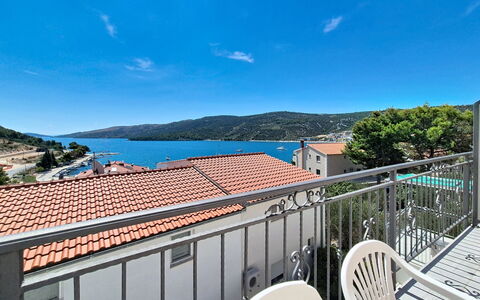 Marina 110: Mobilia, Interior Design, Pavimentazione, Pavimento, Tavolo, Legna, Soffitto, Sedia, Camera, Divano