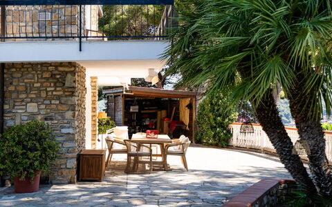 A Casa di Amici: Mobilia, Interior Design, Pavimentazione, Pavimento, Tavolo, Legna, Soffitto, Sedia, Camera, Divano