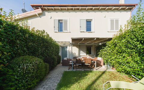 Casa delle Rondini: Mobilia, Interior Design, Pavimentazione, Pavimento, Tavolo, Legna, Soffitto, Sedia, Camera, Divano