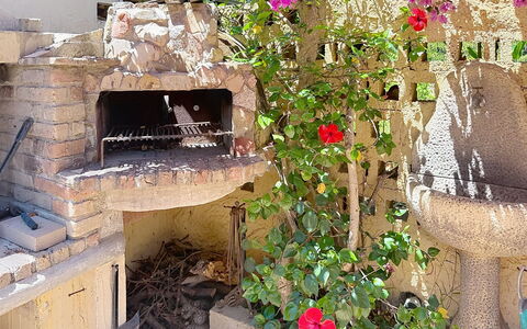 Villa Siria: Mobilia, Interior Design, Pavimentazione, Pavimento, Tavolo, Legna, Soffitto, Sedia, Camera, Divano