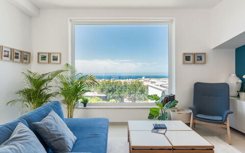 Quirat: Mobilia, Interior Design, Pavimentazione, Pavimento, Tavolo, Legna, Soffitto, Sedia, Camera, Divano