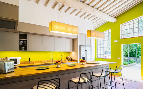 Borgo San Polino: Mobilia, Interior Design, Cucina, Pavimentazione, Controsoffitto, Soffitto, Giallo, Legna, Pavimento, Illuminazione
