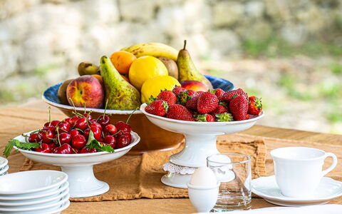 Borgo San Polino: Frutta, Tavola, Serveware, Cibo, Produrre, Dishware, Porcellana, Piatto