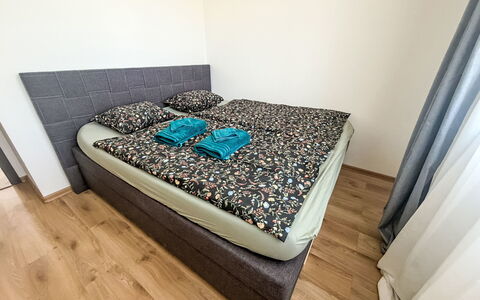 Horní Líšnice: Pavimentazione, Camera Da Letto, Pavimento, Letto, Biancheria, Camera, Bedding, Telaio Del Letto, Pavimento In Legno, Lenzuolo