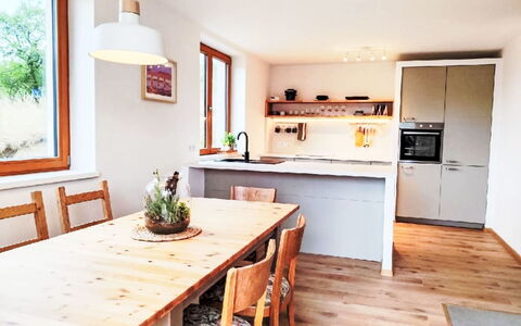 Horní Líšnice: Mobilia, Interior Design, Pavimentazione, Pavimento, Controsoffitto, Legna, Cucina, Cucina & Sala Da Pranzo Tavolo, Soffitto, Tavolo