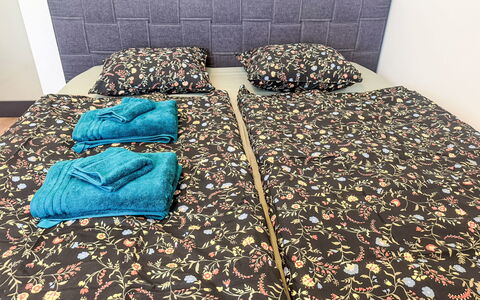 Horní Líšnice: Camera Da Letto, Biancheria, Letto, Tessile, Bedding, Lenzuolo, Pavimentazione, Pavimento, Telaio Del Letto, Mobilia