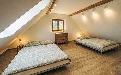 Horní Líšnice: Interior Design, Pavimentazione, Letto, Pavimento, Camera Da Letto, Legna, Soffitto, Mobilia, Pavimento In Legno, Camera