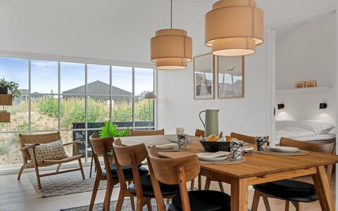 Karoliina - 500M from the Sea: Mobilia, Sala Da Pranzo, Sedia, Tavolo, Interior Design, Pavimentazione, Cucina & Sala Da Pranzo Tavolo, Legna, Pavimento, Soffitto