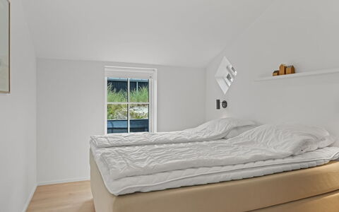 Karoliina - 500M from the Sea: Legna, Pavimentazione, Pavimento, Camera Da Letto, Letto, Biancheria, Bedding, Appartamento, Telaio Del Letto, Pavimento In Legno
