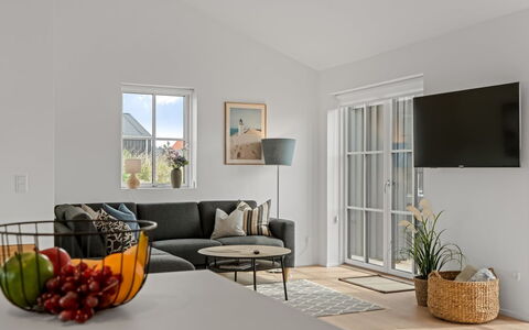 Karoliina - 500M from the Sea: Mobilia, Interior Design, Pavimentazione, Pavimento, Parete, Divano, Legna, Soggiorno, Soffitto, Tavolo