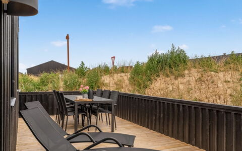 Karoliina - 500M from the Sea