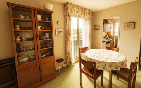 Les Guillemots: Mobilia, Interior Design, Pavimentazione, Legna, Sedia, Tavolo, Sala Da Pranzo, Pavimento, Cucina & Sala Da Pranzo Tavolo, Camera