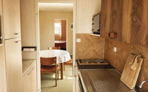 Les Guillemots: Pavimentazione, Legna, Cucina, Interior Design, Mobilia, Apparecchio Major, Controsoffitto, Pavimento, Soffitto, Cabinetry
