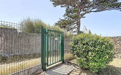 Résidence de la Mer: Cancello, Arbusto, Recinzione, Home Scherma, Ferro, Giardino, Landscaping, Recinzione, Hedge, Prato