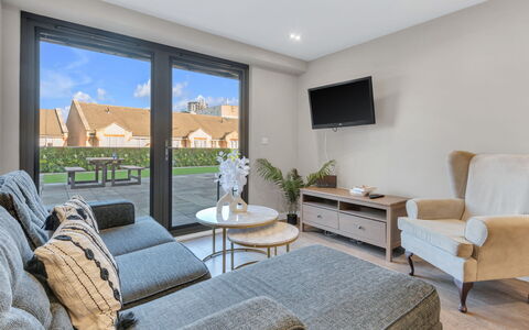 Hoxton 310: Interior Design, Mobilia, Divano, Legna, Pavimentazione, Pavimento, Soggiorno, Casa, Soffitto, Illuminazione