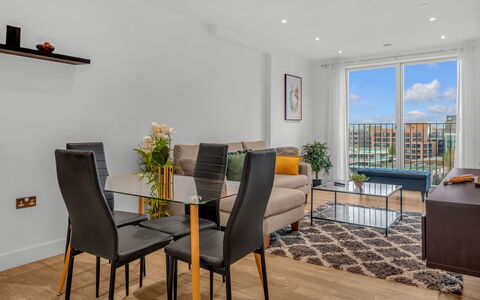 Wickside Apartment: Mobilia, Interior Design, Appartamento, Pavimento, Pavimentazione, Tavolo, Sedia, Soggiorno, Camera, Casa