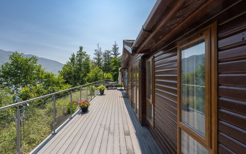 Cìela Lodge on Loch Ness: Legna, Portico, Deck, Latifoglie, Plank, Pavimento In Legno, Color Legno, Corrimano, Balcone, Boardwalk