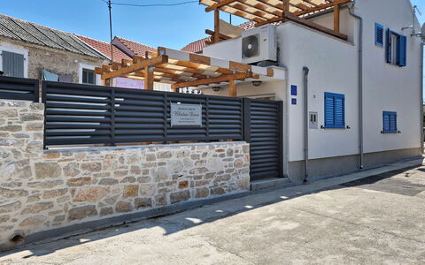 Blazov Dvor: Mobilia, Interior Design, Appartamento, Pavimento, Pavimentazione, Tavolo, Sedia, Soggiorno, Camera, Casa