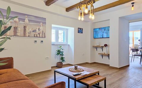 Blazov Dvor: Mobilia, Interior Design, Appartamento, Pavimento, Pavimentazione, Tavolo, Sedia, Soggiorno, Camera, Casa
