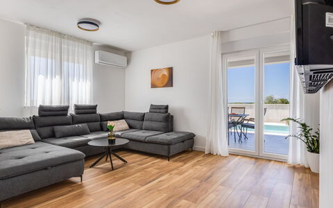 Vila Nik: Mobilia, Interior Design, Appartamento, Pavimento, Pavimentazione, Tavolo, Sedia, Soggiorno, Camera, Casa
