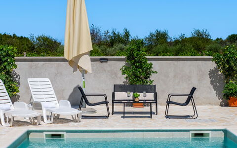 Vila Nik: Mobilia, Interior Design, Appartamento, Pavimento, Pavimentazione, Tavolo, Sedia, Soggiorno, Camera, Casa