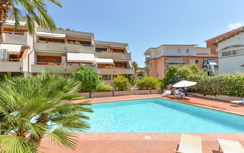 Azzurra: Mobilia, Interior Design, Appartamento, Pavimento, Pavimentazione, Tavolo, Sedia, Soggiorno, Camera, Casa