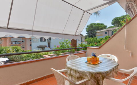 Azzurra: Mobilia, Interior Design, Appartamento, Pavimento, Pavimentazione, Tavolo, Sedia, Soggiorno, Camera, Casa