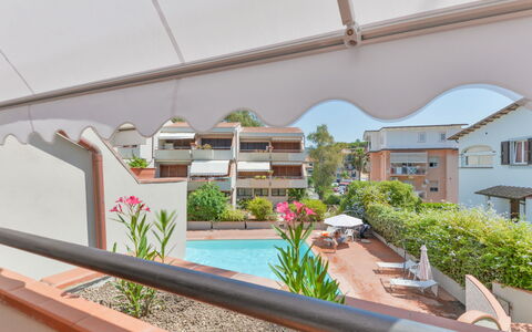 Azzurra: Mobilia, Interior Design, Appartamento, Pavimento, Pavimentazione, Tavolo, Sedia, Soggiorno, Camera, Casa