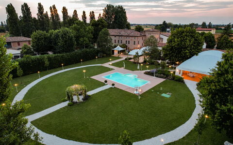 Relais Villa Mirandola: Prato, Giardino, Estate, Ricorrere, Tempo Libero, Piscina, Hacienda, Cortile, Cortile, Landscaping