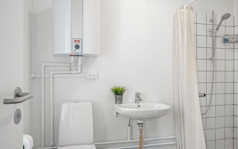 Ineke - 200M from the Sea: Idraulico Fixture, Idraulico, Bagno, Lavello, Gabinetto, Camera, Rubinetto, Toilet Seat, Piastrella, Lavandino Del Bagno