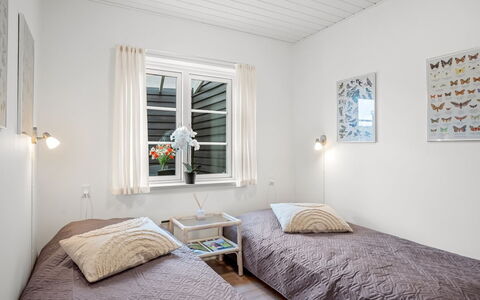 Ineke - 200M from the Sea: Interior Design, Pavimento, Camera Da Letto, Legna, Pavimentazione, Letto, Soffitto, Mobilia, Lenzuolo, Bedding