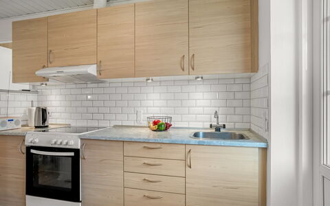 Ineke - 200M from the Sea: Controsoffitto, Cabinetry, Cucina, Pavimentazione, Elettrodomestico Da Cucina, Mobilia, Apparecchio Major, Legna, Lavello, Interior Design