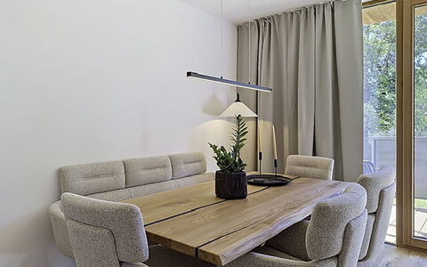 Das Weidach: Mobilia, Interior Design, Pavimentazione, Tavolo, Legna, Pavimento, Sedia, Cucina & Sala Da Pranzo Tavolo, Camera, Sala Da Pranzo