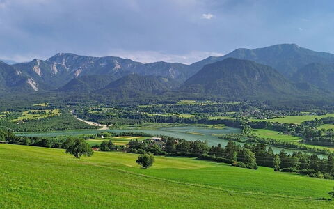 Karawanken Panorama: Geografia Montane, Montagna, Verde, Collina, Paesaggio Naturale, Catena Montuosa, Highland, Pascolo, Paesaggio, Nube