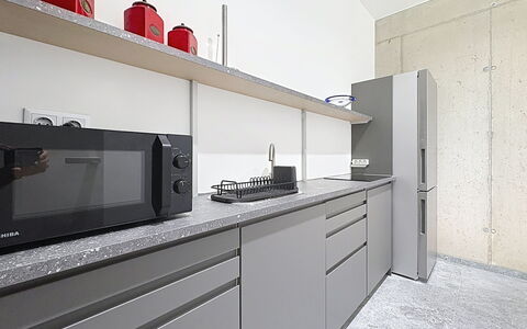 Karawanken Panorama: Cucina, Apparecchio Major, Elettrodomestico Da Cucina, Controsoffitto, Elettrodomestico, Interior Design, Cabinetry, Cucina Stufa, Appartamento