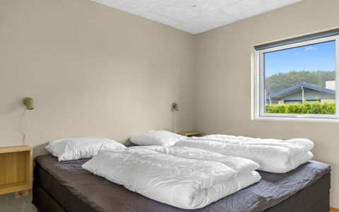 Illona - 200M from the Sea: Parete, Soffitto, Pavimentazione, Pavimento, Interior Design, Camera, Camera Da Letto, Telaio Del Letto, Letto, Bedding