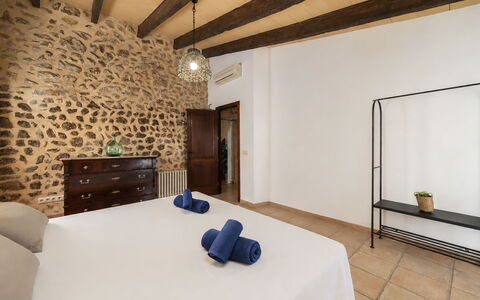 Can Toni: Parete, Interior Design, Pavimento, Pavimentazione, Soffitto, Mobilia, Camera, Letto, Camera Da Letto, Latifoglie