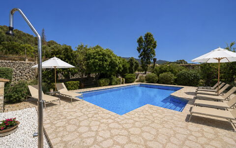 Can Toni: Piscina, Flagstone, Mobili Da Esterno, Shade, Landscaping, Giardino, Ricorrere, Design, Lettino, Piastrella