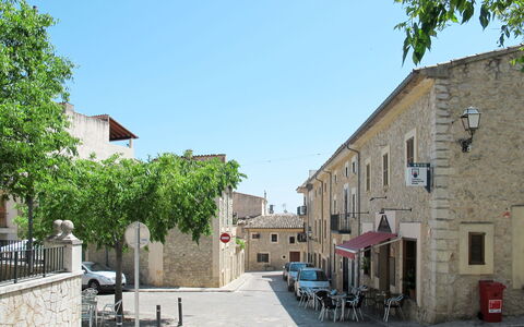 Can Toni: Parete, Costruzione, Manto Stradale, Finestra, Cittadina, Facciata, Strada, Quartiere, Zona Residenziale, Strada