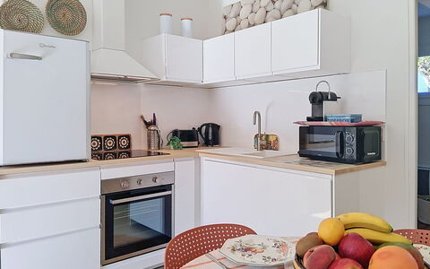 Les Cariatides 8: Elettrodomestico Da Cucina, Mobilia, Cucina, Interior Design, Apparecchio Major, Controsoffitto, Elettrodomestico, Cabinetry, Legna, Pavimentazione