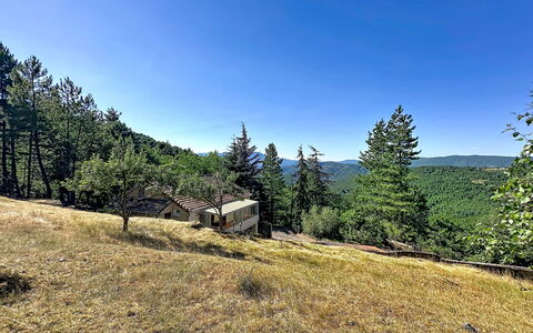 La Bergerie de Portes: Albero, Ambiente Naturale, Foglia, Paesaggio, Collina, Lotto, Comunita 'Impianto, Area Rurale, Foresta, Hill Station