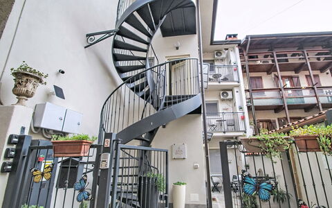 Colazza 100: Le Scale, Corrimano, Appartamento, Metallo, Ferro, Balcone, Colonna, Bicchiere, Acciaio, Illuminazione Diurna