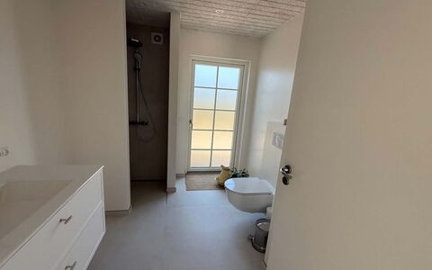 Selvi - 500M from the Sea: Pavimentazione, Pavimento, Interior Design, Idraulico Fixture, Soffitto, Camera, Idraulico, Bagno, Illuminazione Diurna