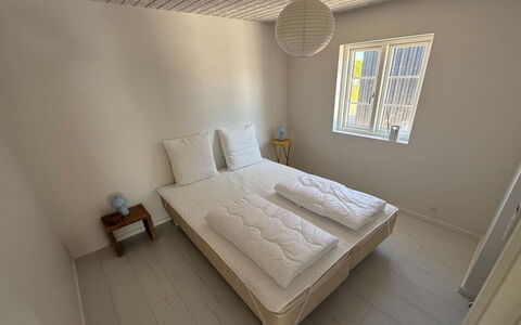 Selvi - 500M from the Sea: Pavimento, Parete, Pavimentazione, Legna, Interior Design, Mobilia, Camera Da Letto, Letto, Camera, Pavimento In Legno