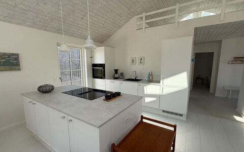Selvi - 500M from the Sea: Pavimentazione, Pavimento, Legna, Mobilia, Interior Design, Soffitto, Cucina, Controsoffitto, Cabinetry, Casa