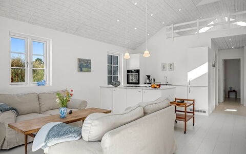 Selvi - 500M from the Sea: Soffitto, Pavimentazione, Pavimento, Interior Design, Mobilia, Casa, Divano, Soggiorno, Camera