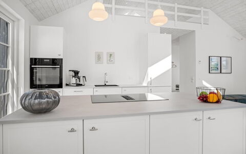 Selvi - 500M from the Sea: Cucina, Interior Design, Lampada, Controsoffitto, Soffitto, Pavimentazione, Cabinetry, Mobilia, Pavimento, Elettrodomestico Da Cucina