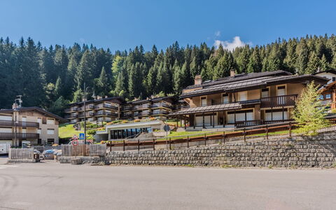 Presanella: Balcone, Hill Station, Villaggio, Larice, Paesino Di Montagna, Hotel, Ricorrere